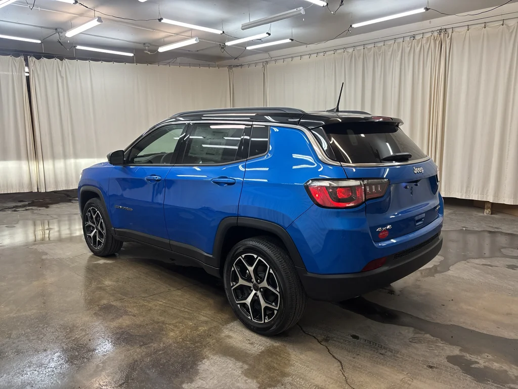 New 2026 Hydro Blue Pearl-Coat Exterior Paint Jeep Limited image 9