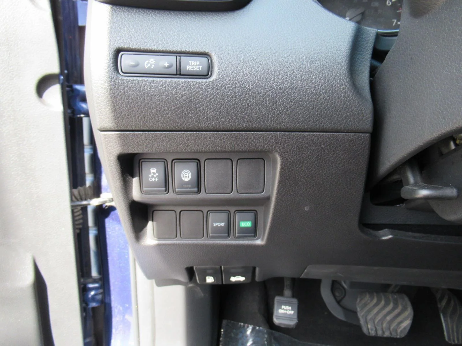 Used 2020 Caspian Blue Nissan S image 19