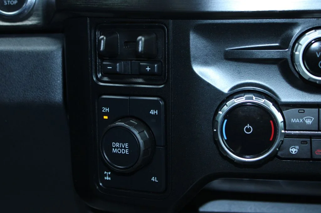 Used 2024 Oxford White Ford Lariat image 36