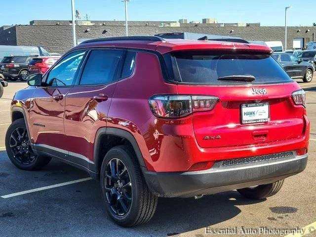 New 2026 Red Hot Pearl-Coat Exterior Paint Jeep Latitude image 7