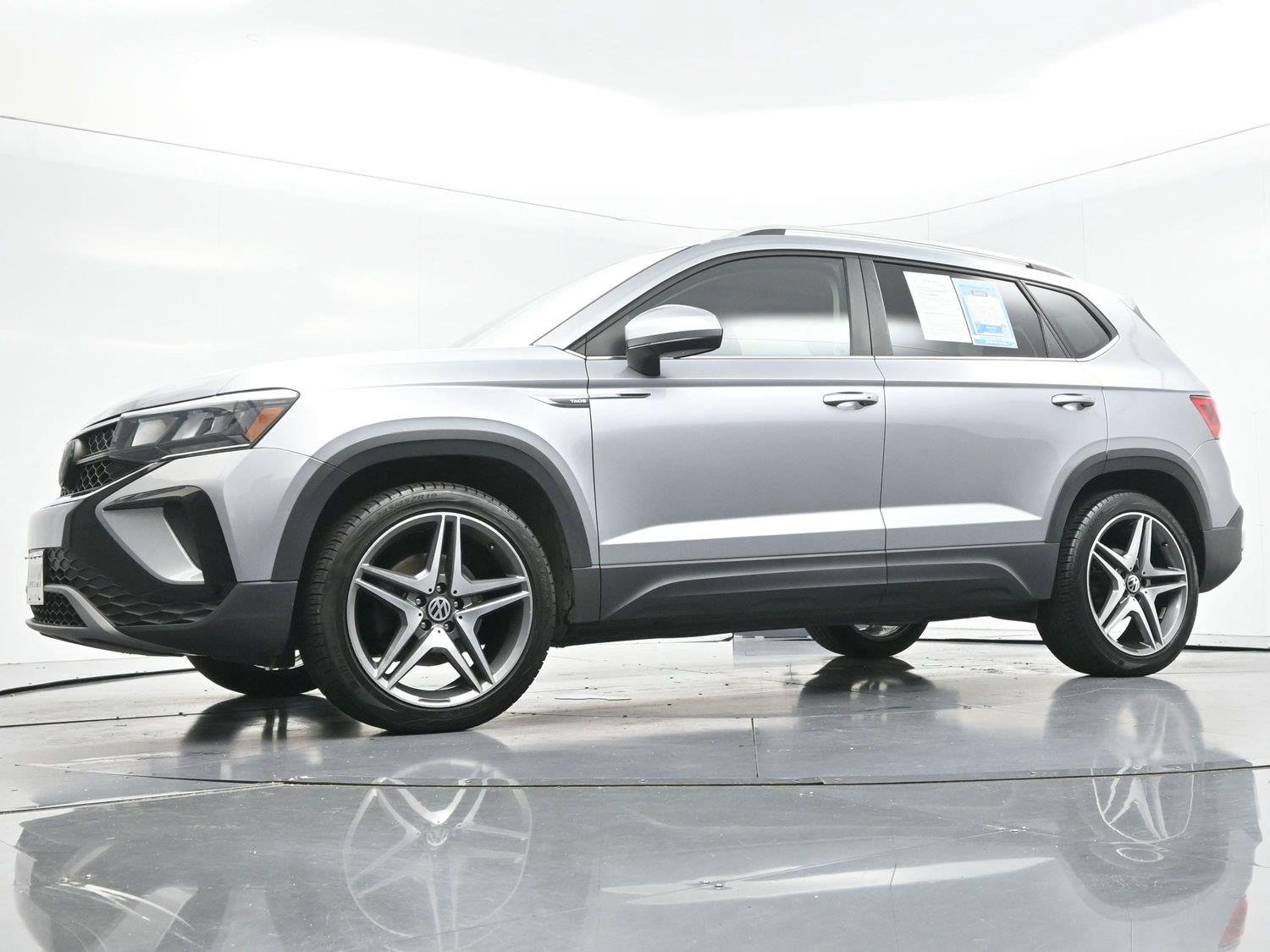 Used 2023 Pyrite Silver Metallic Volkswagen SE image 50