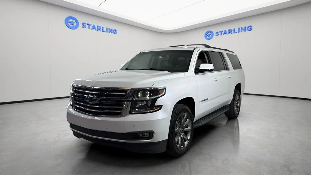 Used 2019 IRIDESCENT PEARL TRICOAT Chevrolet LT image 2