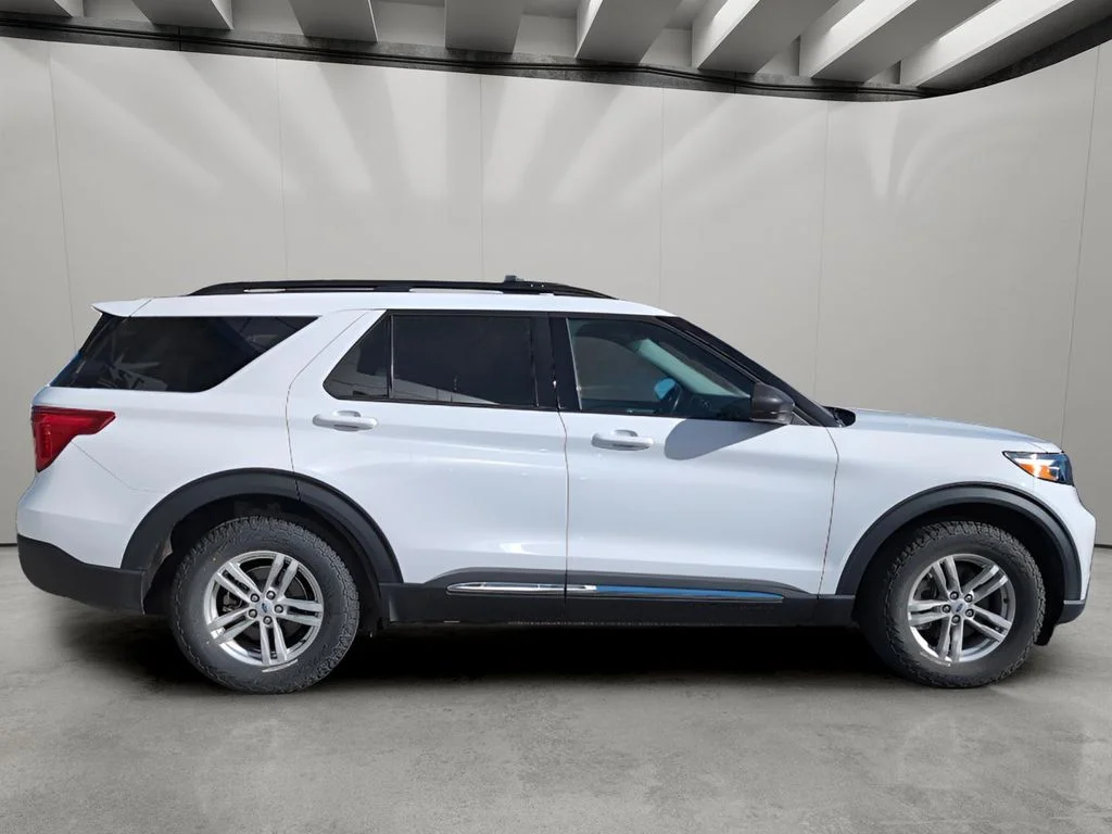 Used 2023 Oxford White Ford XLT image 6