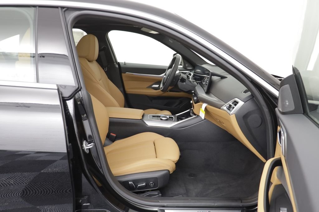 New 2026 Black Sapphire Metallic BMW xDrive40 image 21