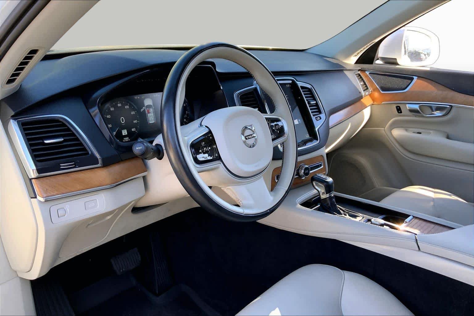 Used 2022 Crystal White Metallic Volvo Momentum image 15