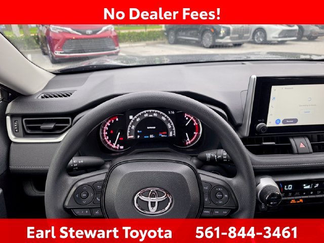 Used 2025  Toyota XLE image 7