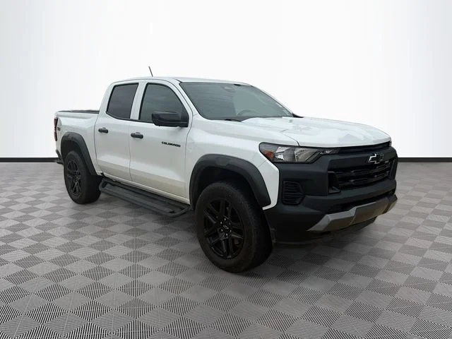 Used 2025 White Chevrolet Trail Boss image 1