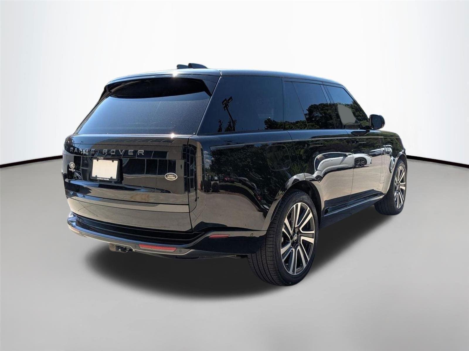 Used 2023 Santorini Black Metallic Land Rover SE image 5