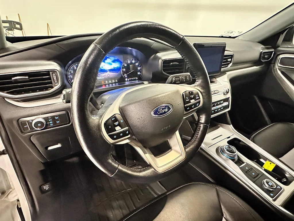 Used 2022 White Ford XLT image 25