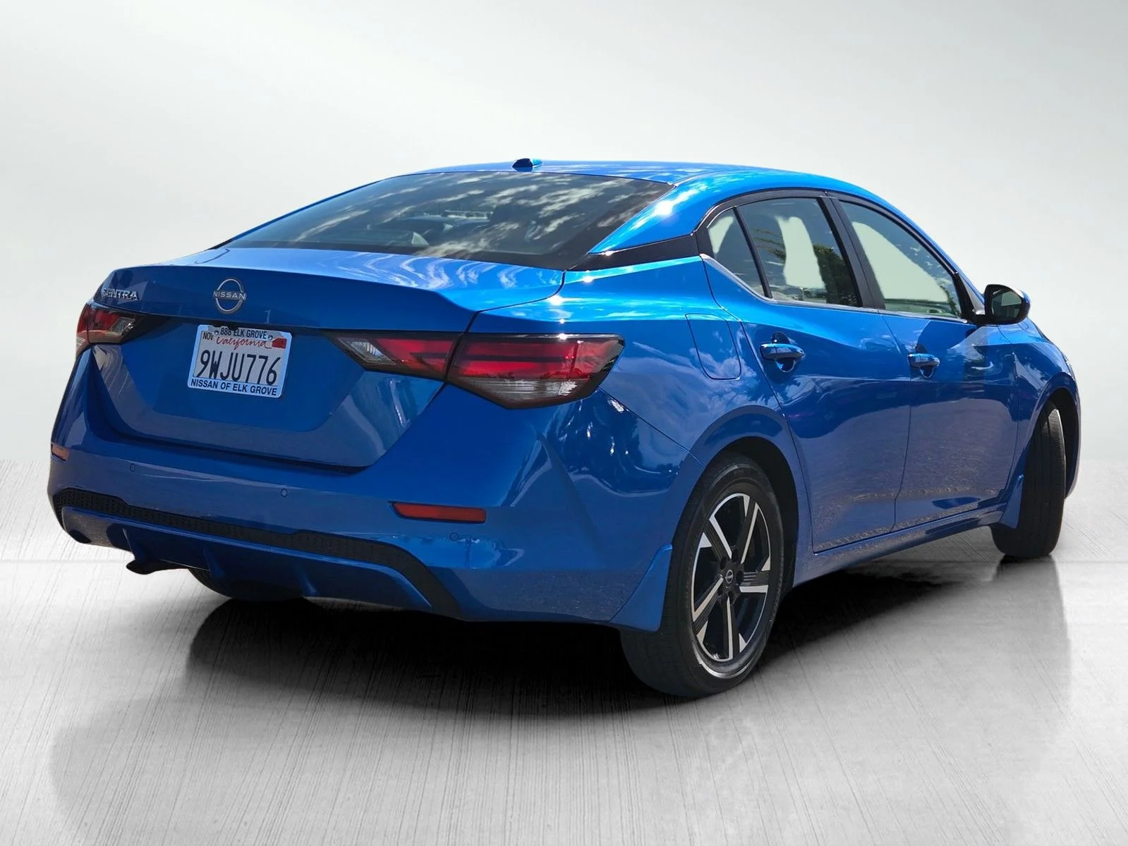 Used 2025 Electric Blue Metallic Nissan SV image 4
