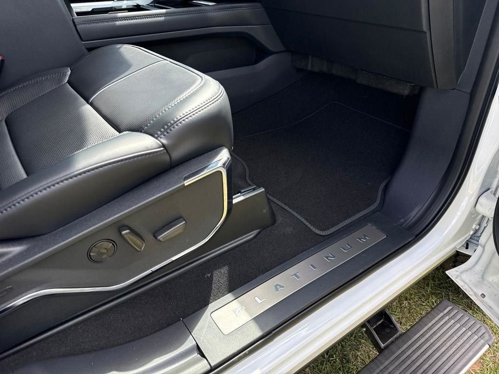 New 2026 Star White Metallic Tri-Coat Ford F-250® Platinum® image 55