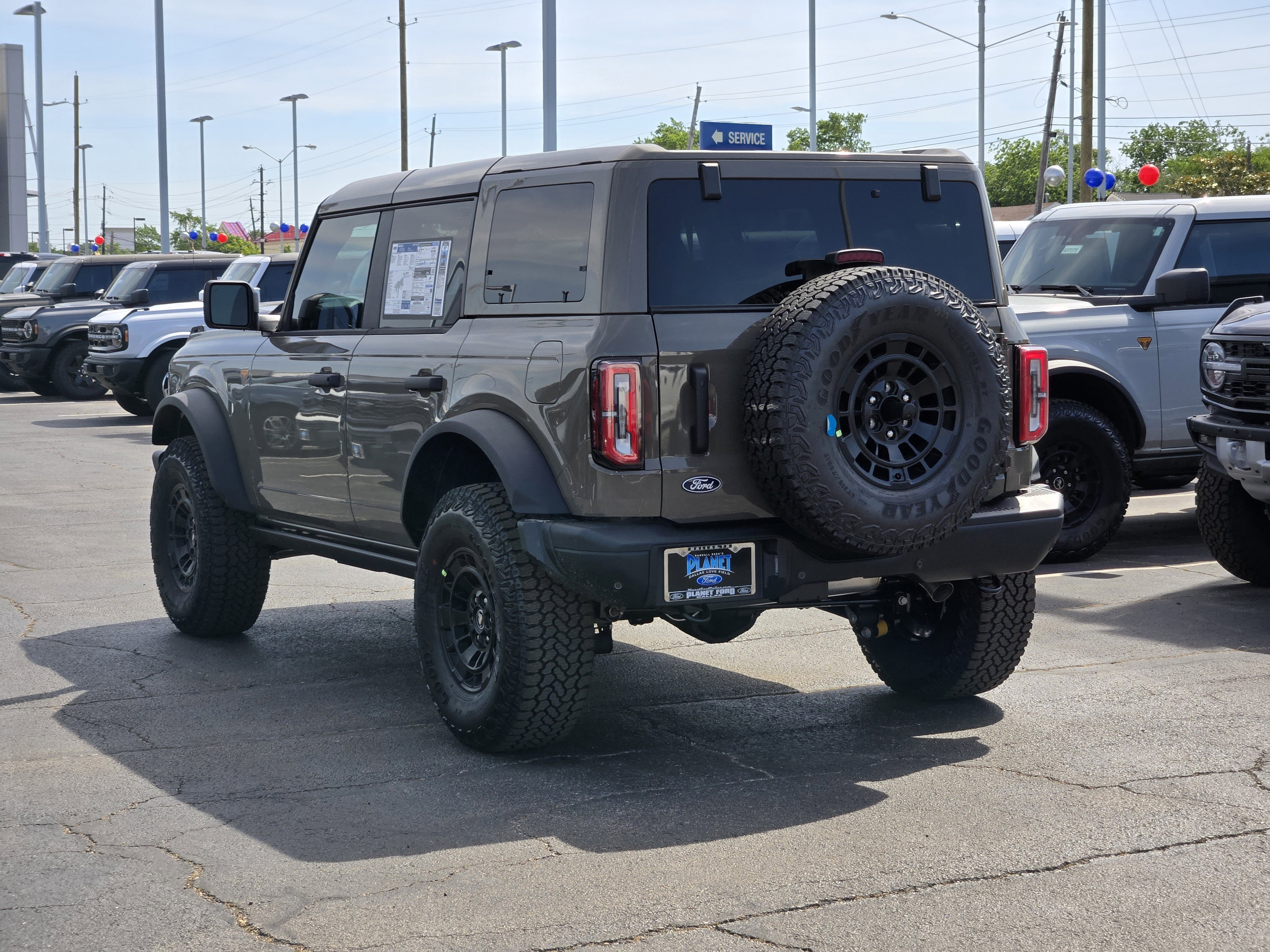 New 2026 Marsh Gray Ford Badlands image 3