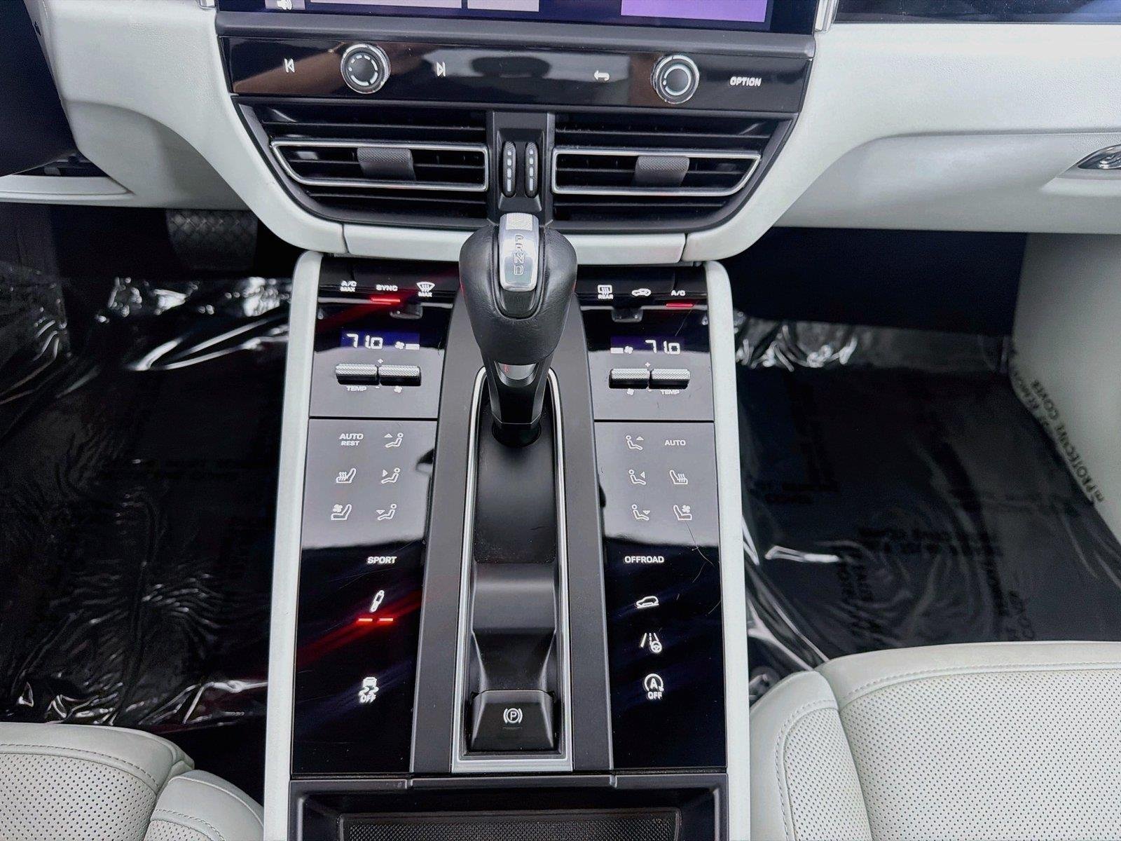 Used 2023 Dolomite Silver Metallic Porsche S image 15