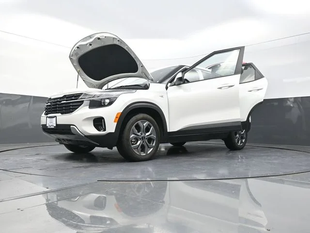Used 2024 White Kia LX image 31