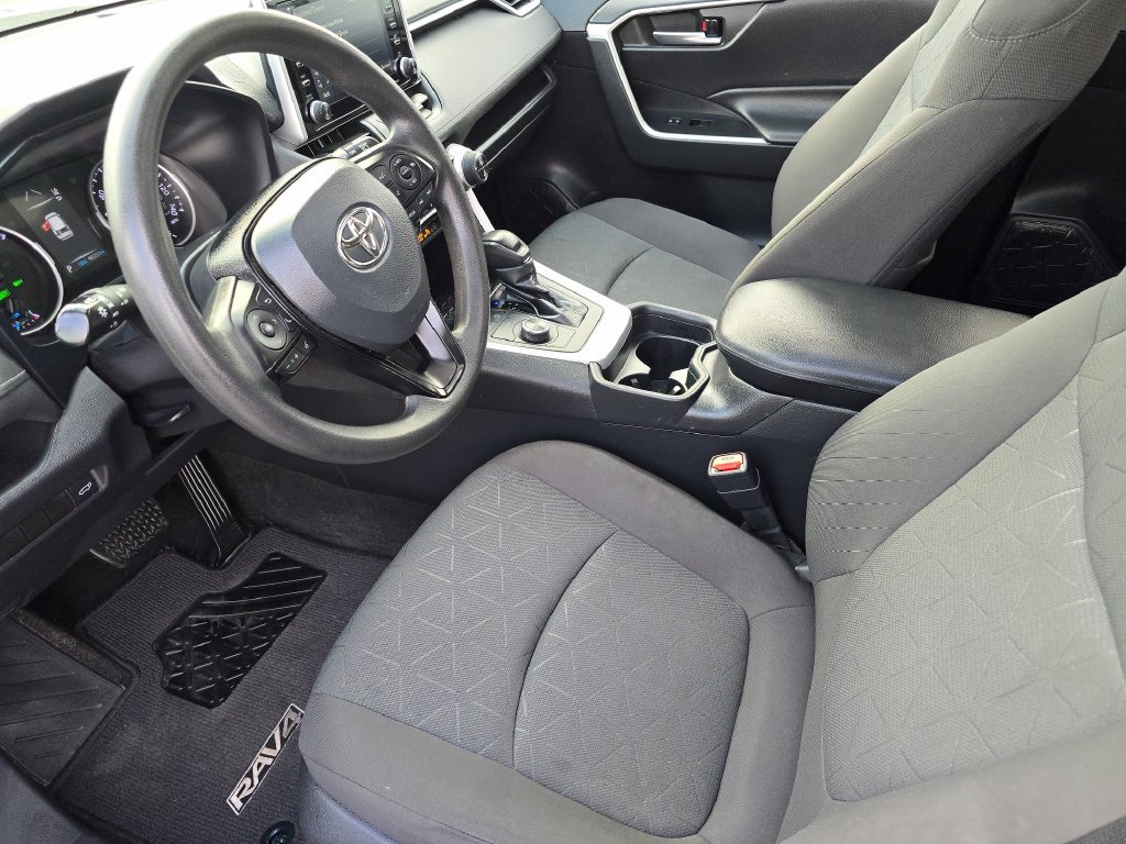 Used 2021  Toyota XLE image 18