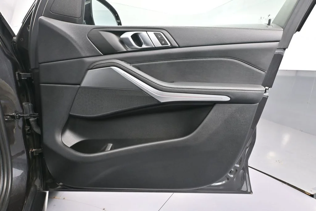 Used 2023 Gray BMW xDrive40i image 48
