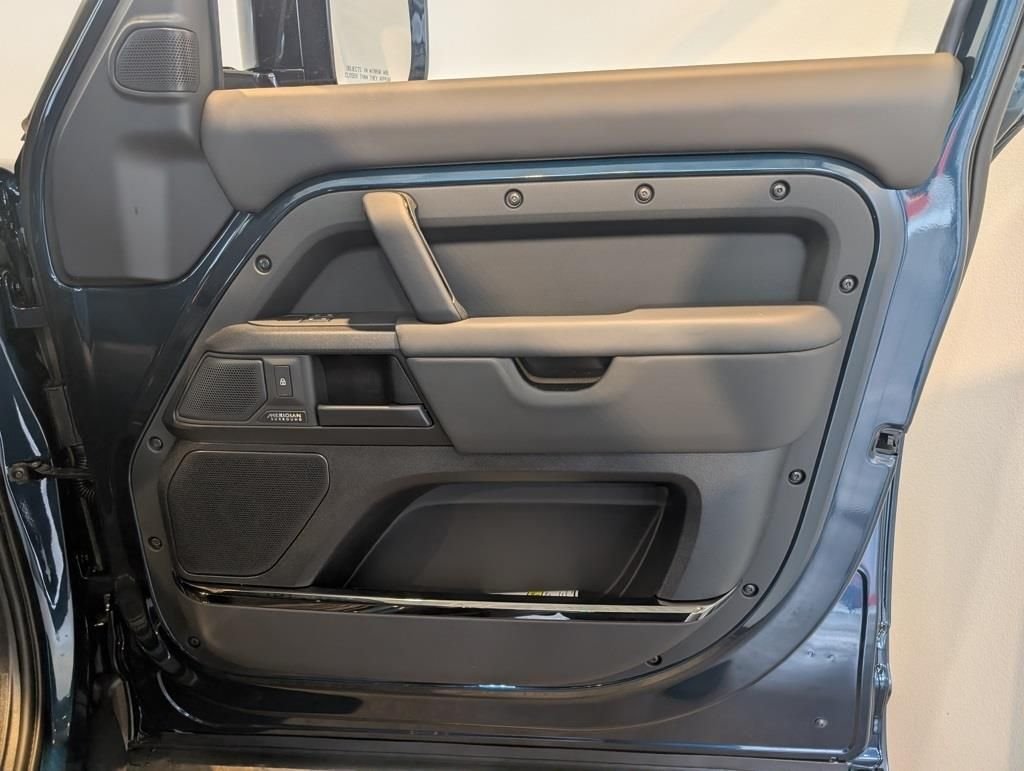 New 2026 Sargasso Blue Land Rover OCTA image 30