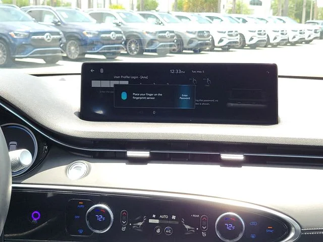 Used 2024 White Genesis 2.5T image 18