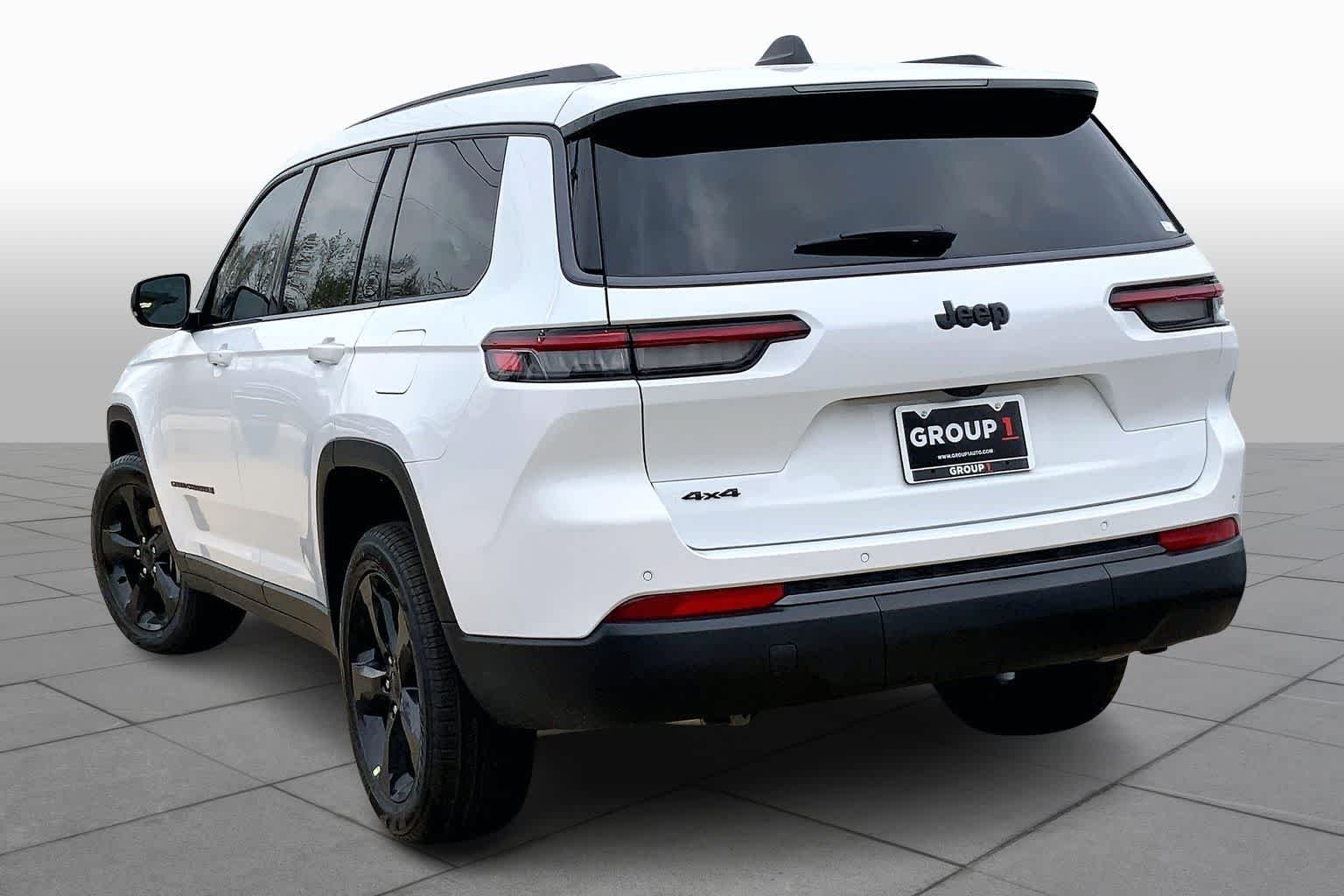 New 2026 Bright White Clear-Coat Exterior Paint Jeep Limited image 12