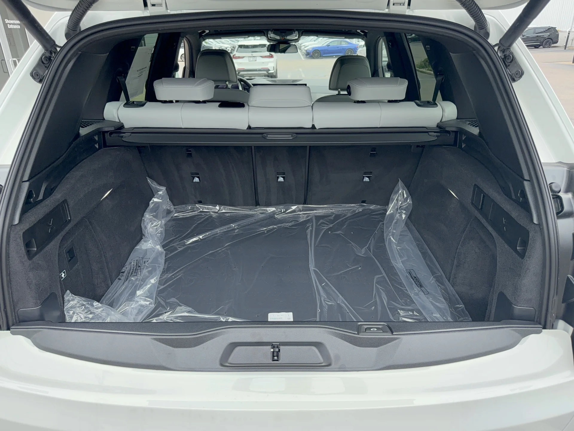 New 2026 Alpine White BMW xDrive40i image 5