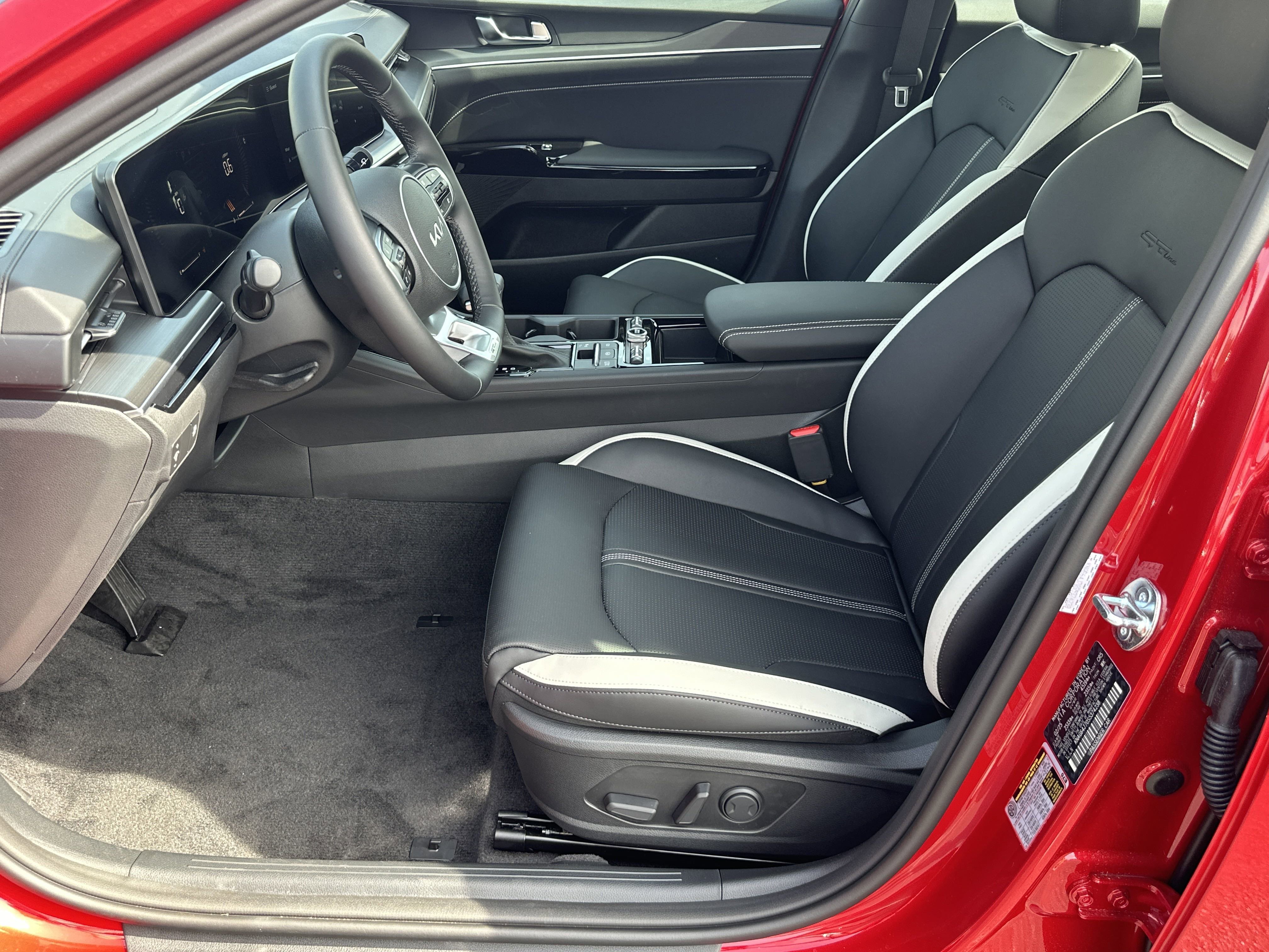 2025 Kia K5 GT-Line - Photo 10