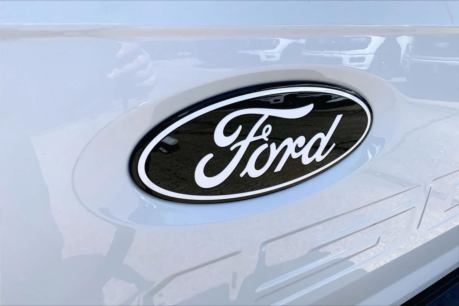 New 2026 Oxford White Ford XLT image 12