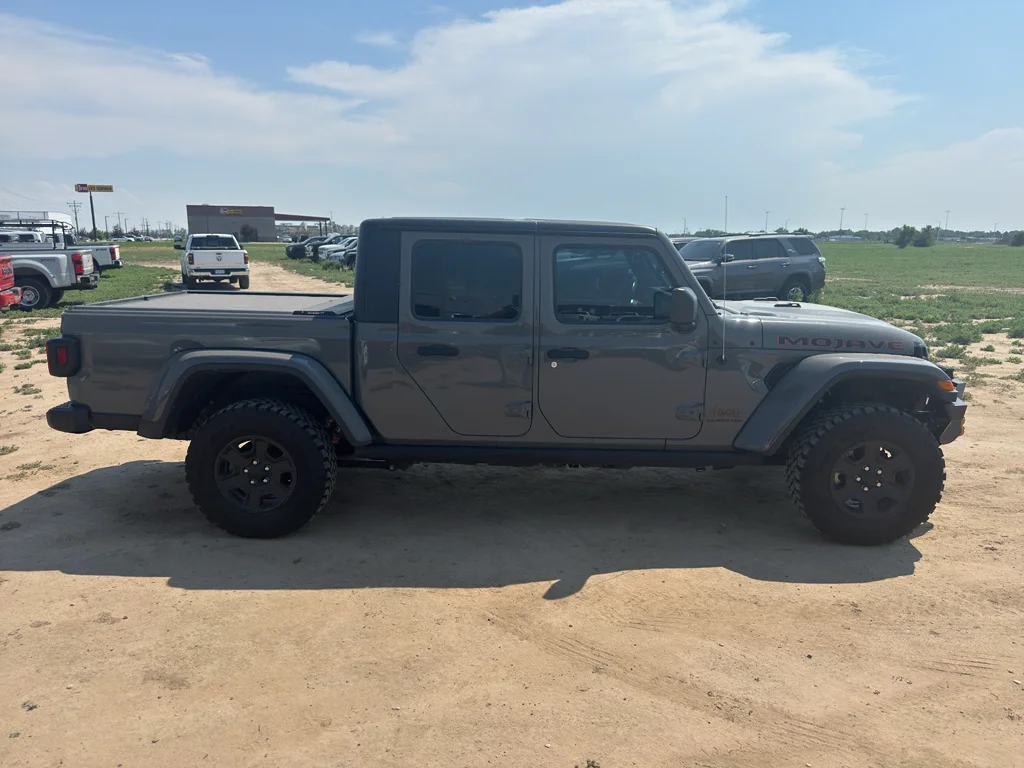 Used 2022 Sting-Gray Clearcoat Jeep Mojave image 4
