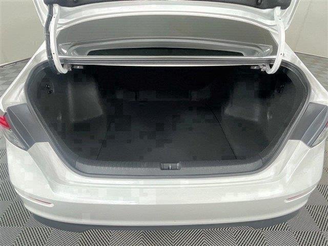 Used 2025 Platinum White Pearl Honda SE image 26