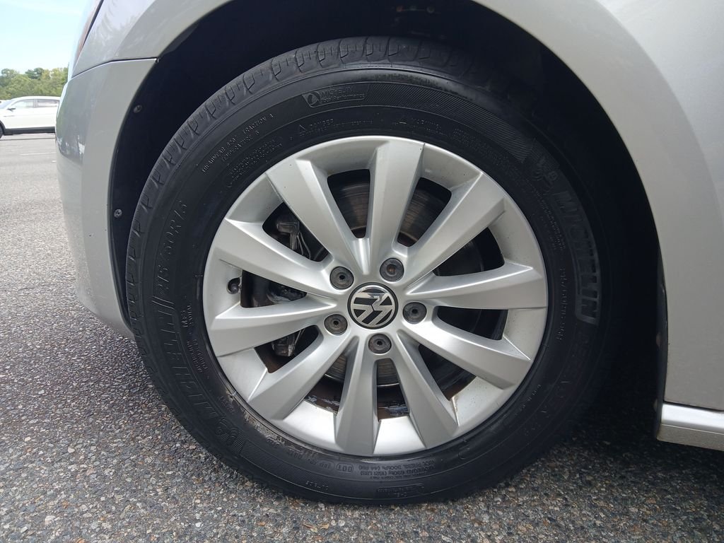 Used 2012 Silver Volkswagen 2.5 S image 24