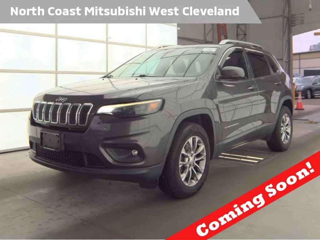 Used 2019 Gray Jeep Latitude Plus image 1