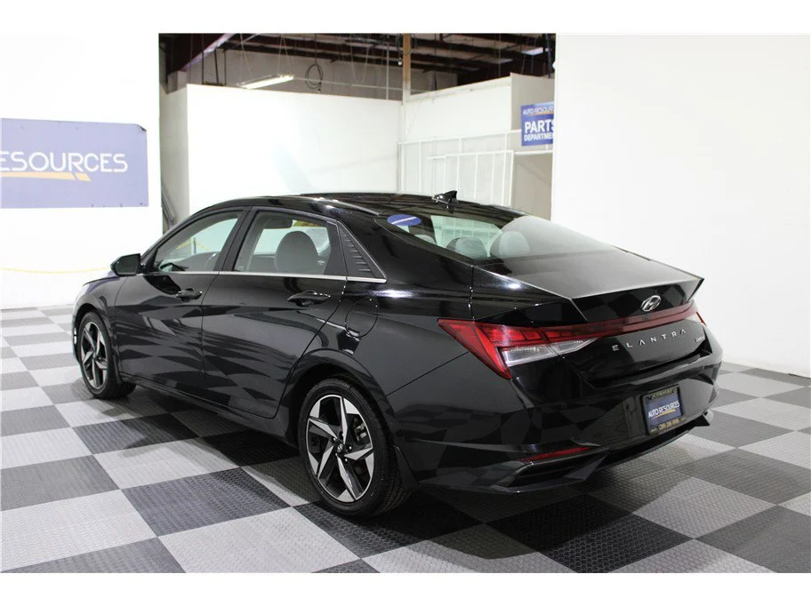 2023 Hyundai Elantra Limited - Photo 6