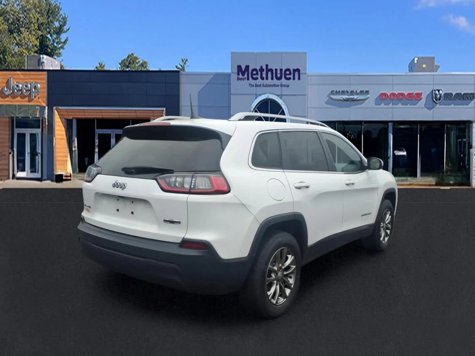 Used 2019 Bright White Clearcoat Jeep Latitude Plus image 3