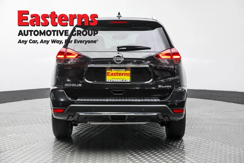 Used 2020 Black Nissan SL image 6