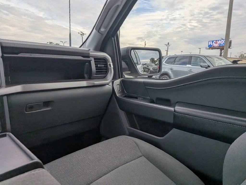 Certified Used 2025 Oxford White Ford XLT image 15