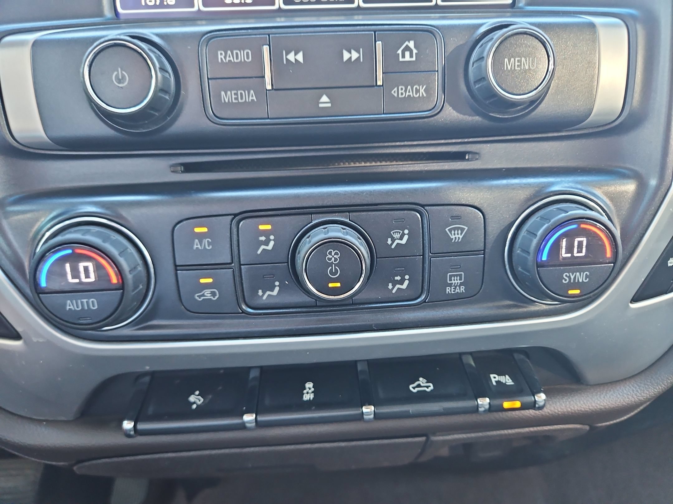 Used 2018 Red Quartz Tintcoat GMC SLT image 28