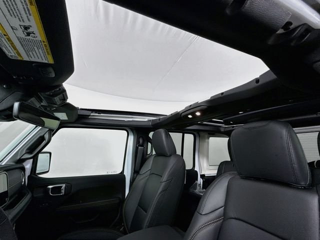 New 2026 Bright White Clear-Coat Exterior Paint Jeep Sahara image 22