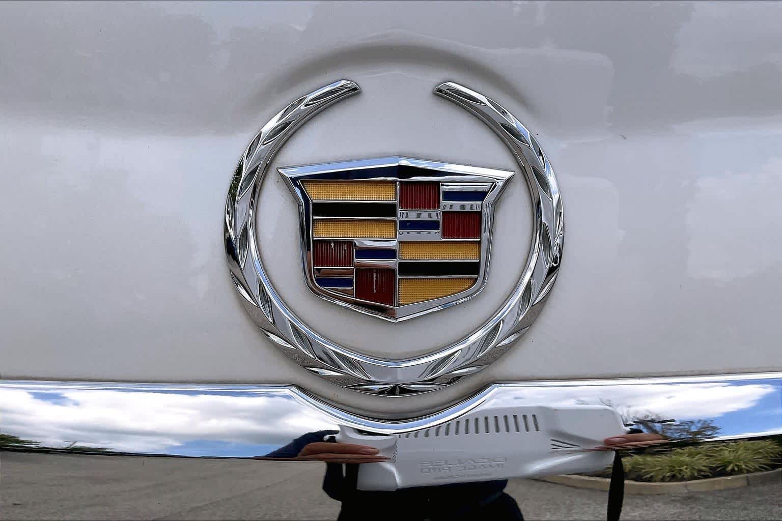 Used 2016 Platinum Ice Tricoat Cadillac Luxury Collection image 32