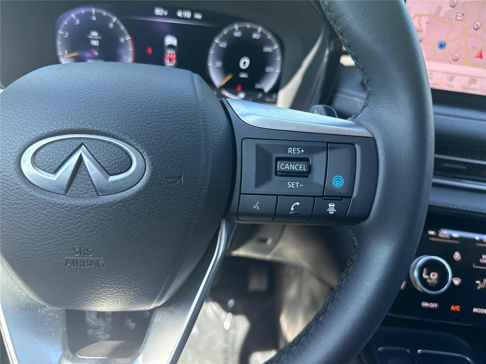 Used 2025 Mineral Black INFINITI LUXE image 19