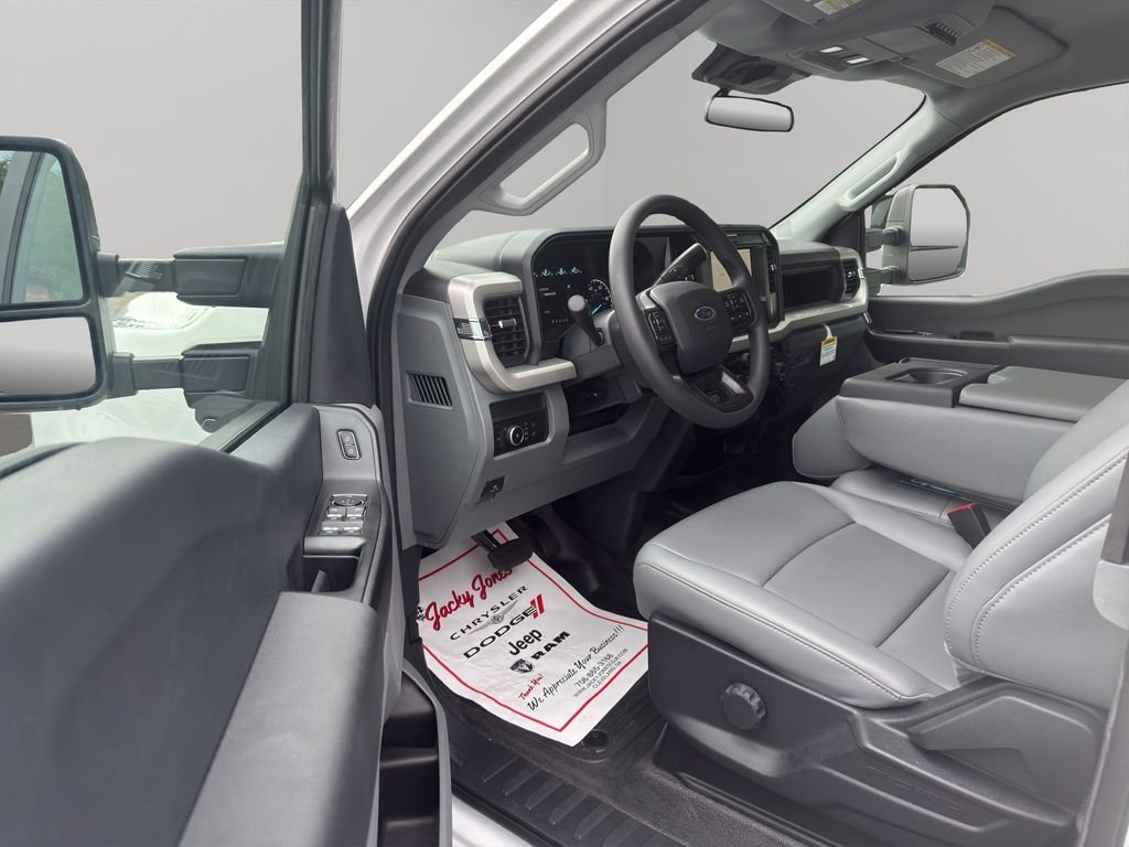 Used 2025 Oxford White Ford XL image 6