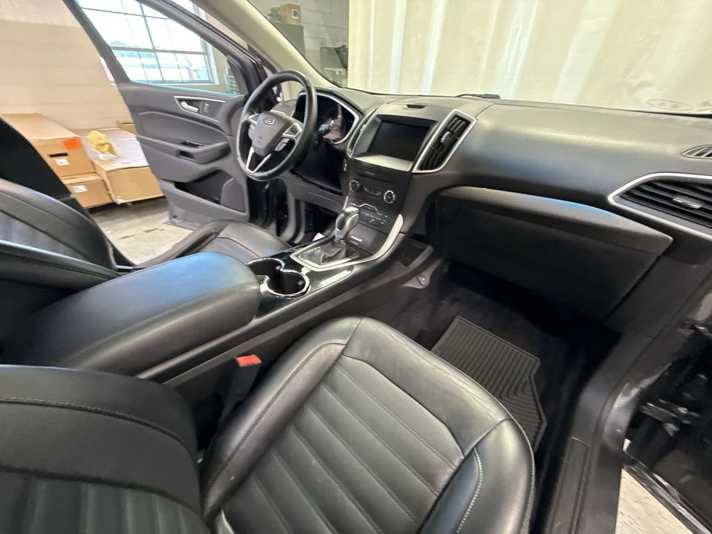 Used 2015 Magnetic Metallic Ford SEL image 37