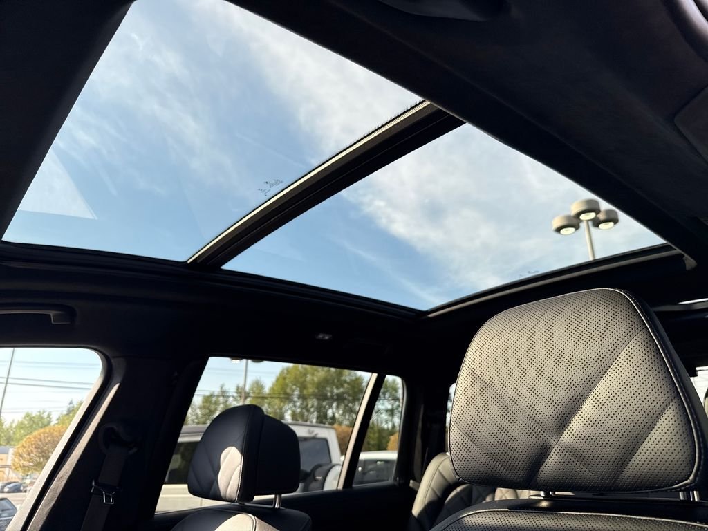 Used 2023 Blue BMW xDrive40i image 25