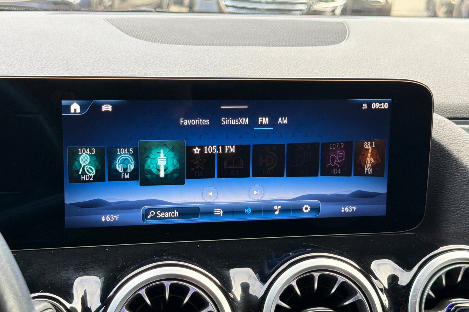 Certified Used 2025 Black Mercedes-Benz GLA 250 image 34