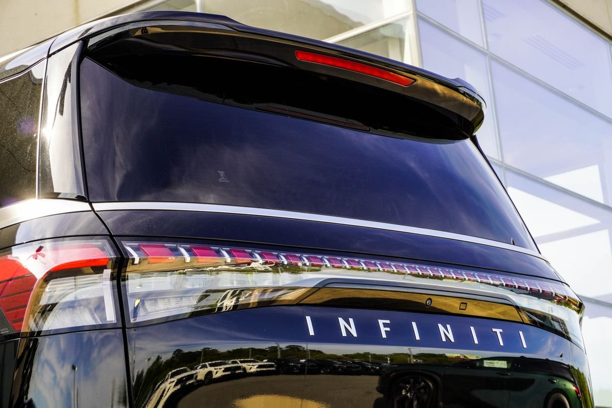 Used 2025 Black INFINITI SENSORY image 11