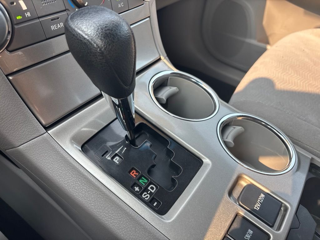 Used 2013 White Toyota Base image 27