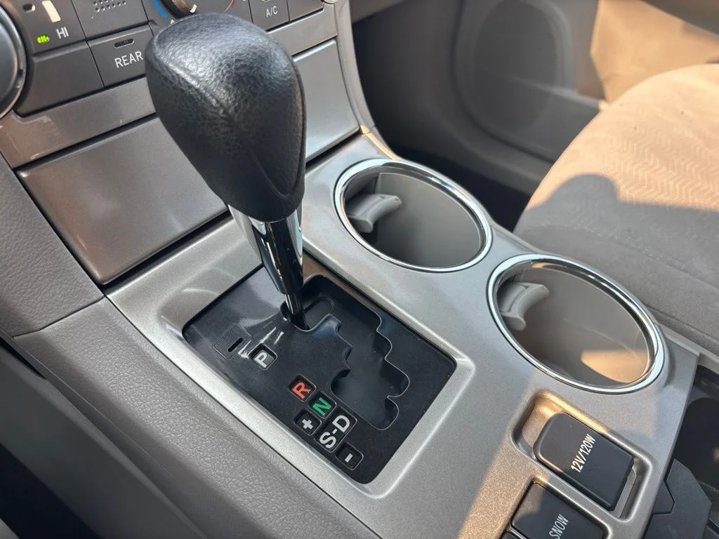 Used 2013 White Toyota Base image 27