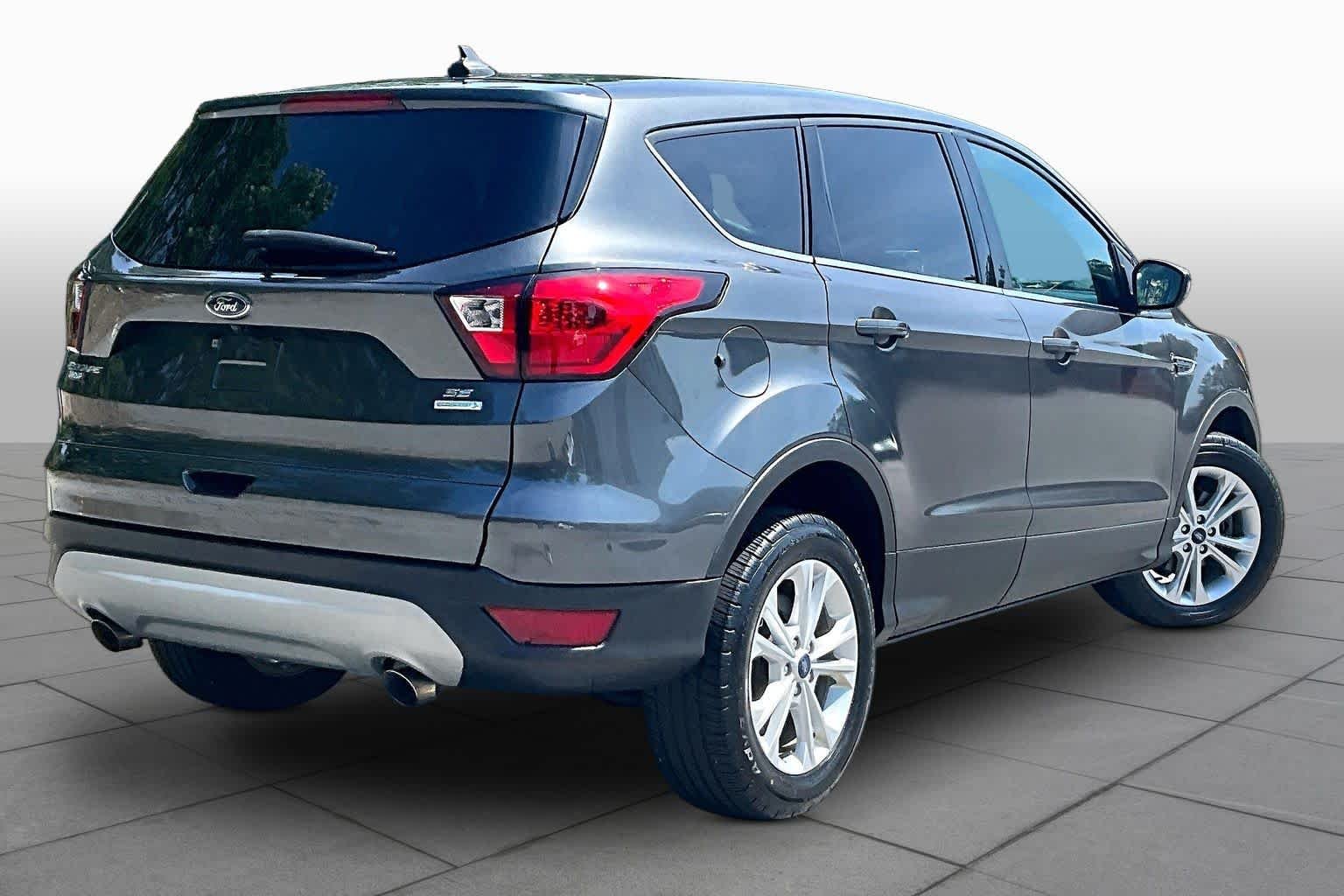 Used 2019 Magnetic Metallic Ford SE image 13