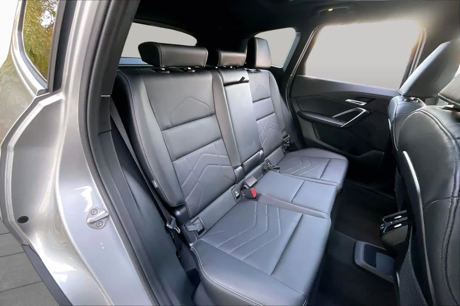 Used 2023 Space Silver Metallic BMW xDrive28i image 19