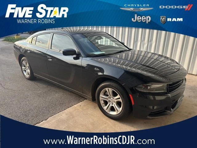 Used 2023 Black Dodge SXT image 1