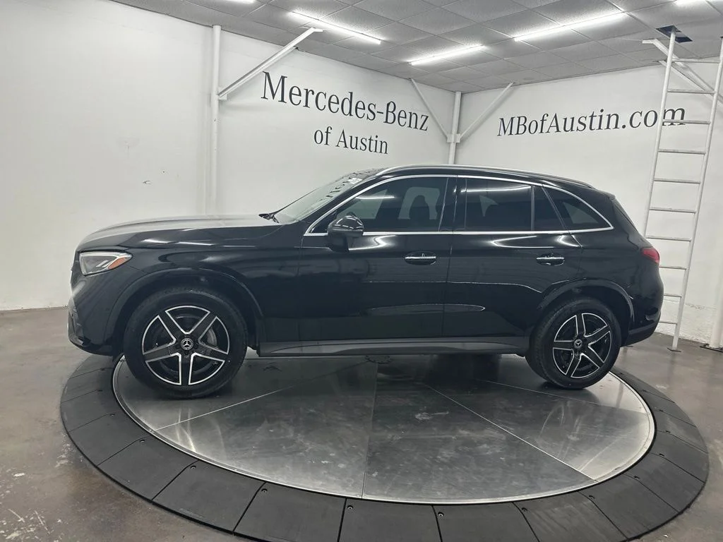 New 2026 Black Mercedes-Benz GLC 300 image 4