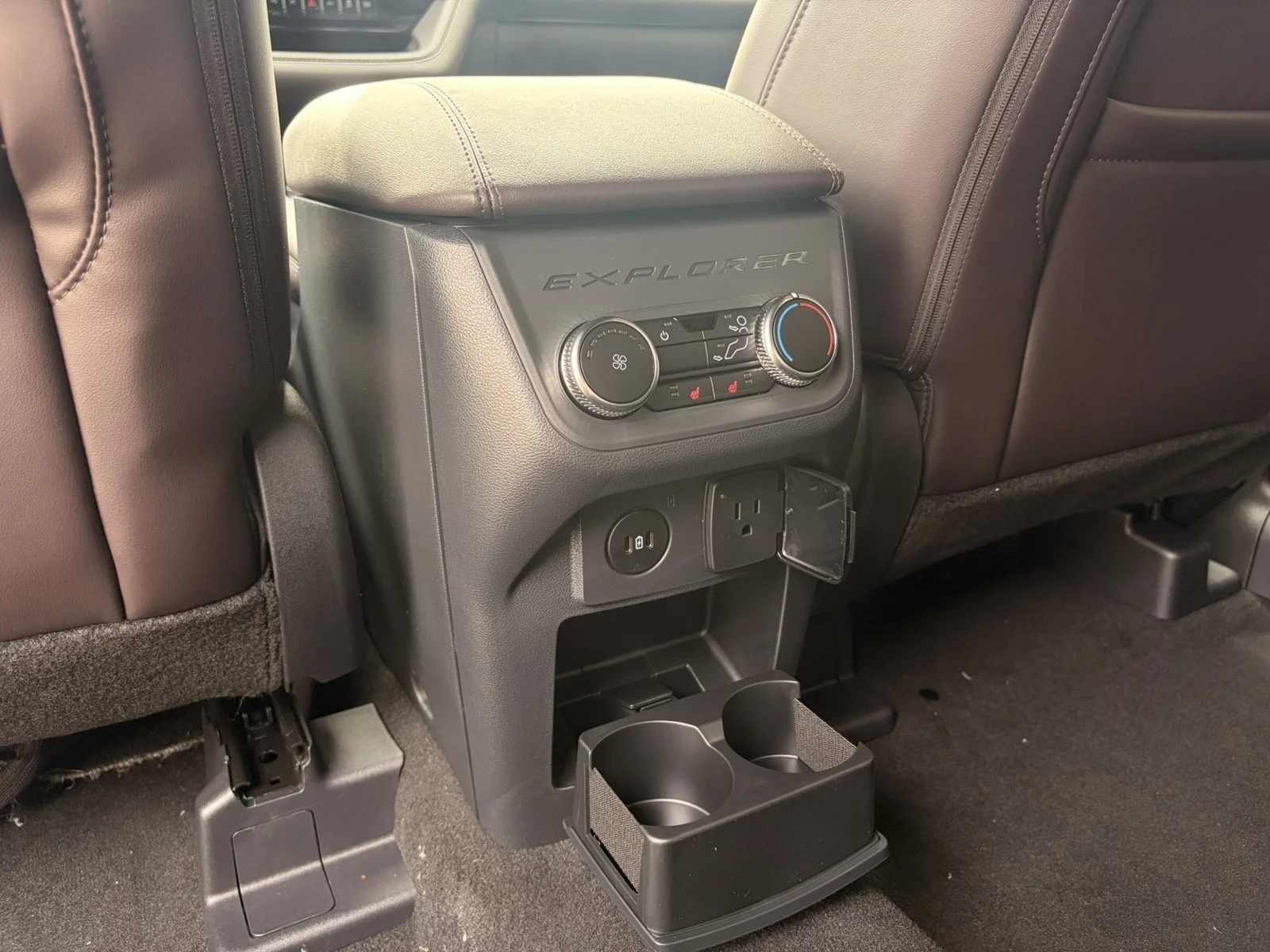 New 2027 Agate Black Metallic Ford Platinum™ image 27